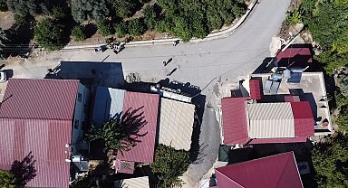 Kamyonet 2 evin arasındaki depoya girdi, yaralılar ekiplerin çalışmasıyla kurtarıldı