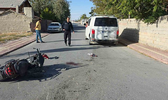 Kamyonet ile motosiklet çarpıştı: Anne ve iki çocuğu ağır yaralı