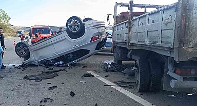 Kamyonete çarpan araç takla attı: 2 yaralı