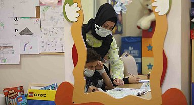 Kanseri yenen Hatice öğretmen hastanede minik kalplere umut oluyor