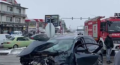 Kar yağışı trafik kazalarına neden oldu