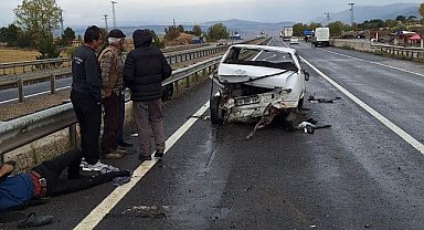 Karabük'te panelvanın çarptığı otomobildeki 2 kişi yaralandı