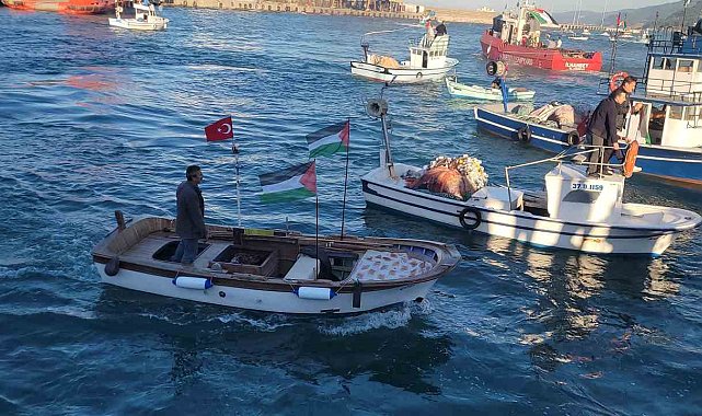 Karadeniz'e açılan balıkçılardan Filistin'e özgürlük çağrısı