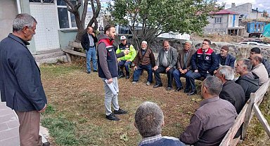 Kars'ta çiftçiler kuraklık, iklim değişikliği ve genel tarım sayımı hakkında bilgilendirildi