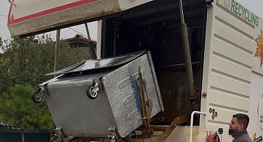 Kartepe'de çöp konteynerleri özel araçla dezenfekte ediliyor