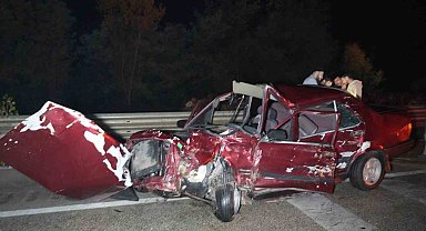 Kastamonu'da zincirleme trafik kazasında Tofaş hurda yığınına döndü