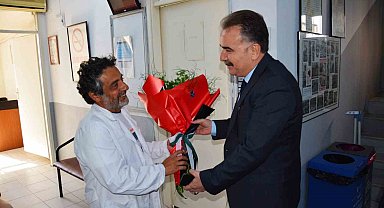 Kaymakam Odabaş'tan, Gazze'ye yardım götürürken rehin alınan Sumud Filosu aktivisti Dr. Ergün Akpınar'a "geçmiş olsun" ziyareti