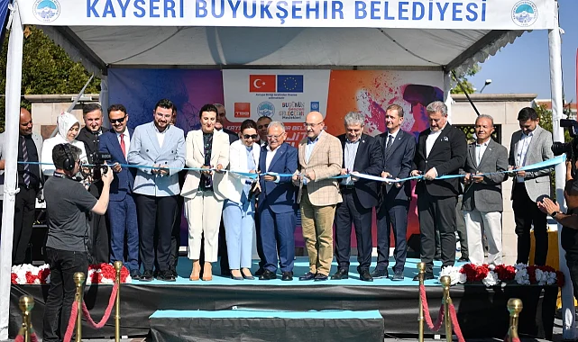 Kayseri Büyükşehir'den 'Mobil Dijital Gençlik Merkezi'