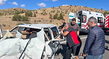 Kazada ağır yaralanan sürücü hastanede hayatını kaybetti