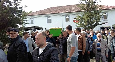 Kazada hayatını kaybeden genç kadın gözyaşları içinde toprağa verildi