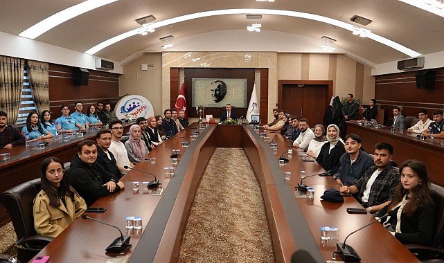 KBÜ Rektörü Prof. Dr. Kırışık, TEKNOFEST şampiyonlarını ödüllendirdi