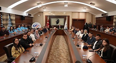 KBÜ Rektörü Prof. Dr. Kırışık, TEKNOFEST şampiyonlarını ödüllendirdi