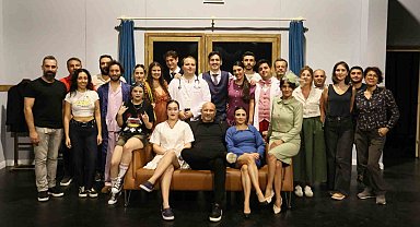 Kepez Kent Tiyatrosu'ndan kahkaha dolu bir oyun: "Kaç Baba Kaç"