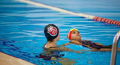 Kepez'de yüzme keyfi kışın da devam ediyor