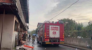 Kereste atölyesinde çıkan yangın korkuttu: O anlar kamerada