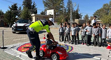 Kilis'te ilkokul öğrencilerine mobil trafik aracıyla eğitim verildi