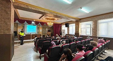 Kilis'te okul servis şoförleri ve rehber personele trafik eğitimi verildi