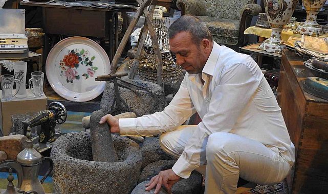 Kilis'teki antikacı, sergilediği eşyalarla geçmişe ışık tutuyor