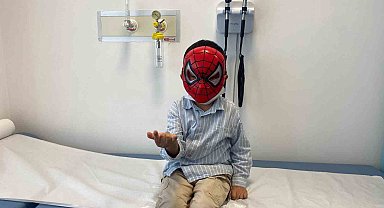 Kırgızistanlı minik Baihan, Türkiye'de yapılan kemik iliği nakliyle hayata tutundu