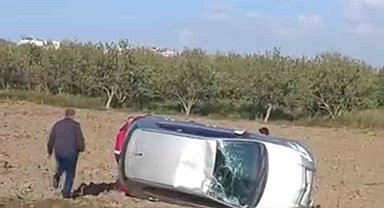 Kırıkhan'da otomobil tarlaya uçtu