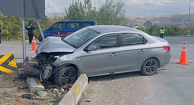 Kırıkkale'de iki otomobil çarpıştı: 2 yaralı
