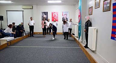 Kırklareli'nde huzurevi sakinleri ile protokol üyeleri arasında bocce müsabakası