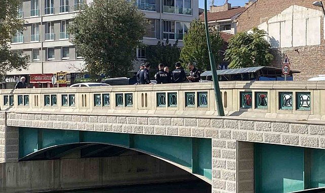Kız arkadaşı gelince intihardan vazgeçti