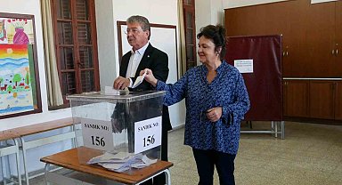 KKTC Başbakanı Üstel, oy kullandı