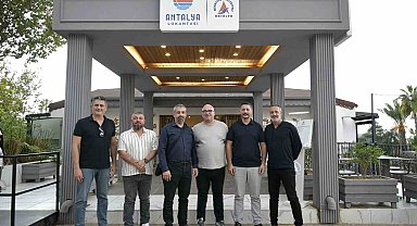 KKTC heyeti plajlarla ilgili uygulamaları görmek için Muratpaşa'da