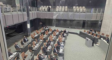 KKTC Meclisi'ndeki "iki devletli çözüm" oturumunda muhalefet partisi milletvekilleri oturumu terk etti