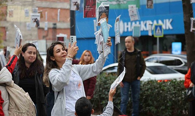 Kocaeli'de gelenek bozulmadı: Ağaçlar yine kitap açtı