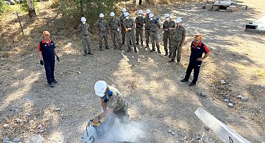 Komandolara enkazda arama kurtarma eğitimi verildi