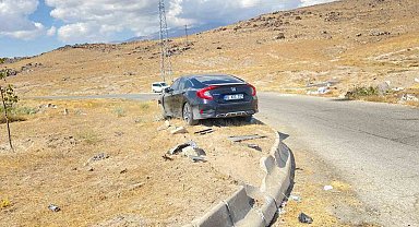 Kontrolden çıkan otomobil bariyerlere çarptı: 4 yaralı