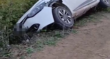 Kontrolden çıkan otomobil uçurumun eşiğinde durdu