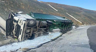 Kontrolden çıkan tır devrildi: 1 yaralı