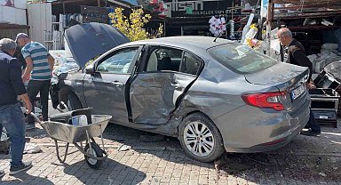 Konya'da kontrolden çıkan otomobil yayalara çarptı: 3 yaralı