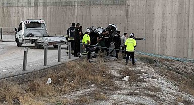 Konya'da yol kenarına uçan otomobilin sürücüsü hayatını kaybetti