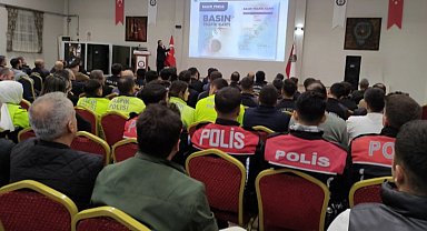 Konya'da emniyet mensuplarına 'Basın Kartı' bilgilendirmesi