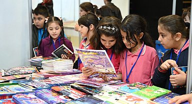 Konya'da kitapla buluşma sürüyor