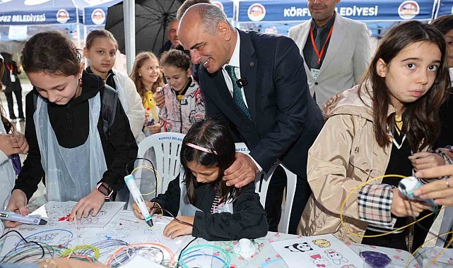 Körfezli öğrenciler projelerini "Bilim Şenliği"nde sergiledi