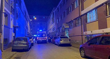 Kötü koku ihbarı üzerine gelen ekipler, yaşlı adamı evinde ölü buldu