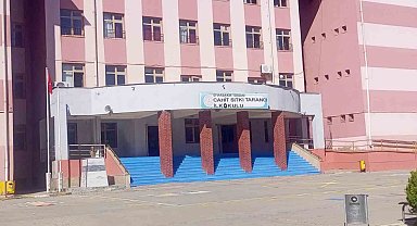 Küçük Sidra'nın talebi yerine getirildi, konferans salonu tiyatro sahnesine dönüştü