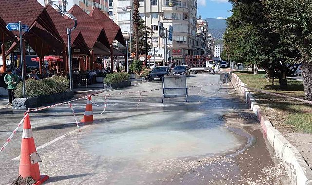 Kumluca'da içme suyu borusu 1 ayda 5 kez patladı