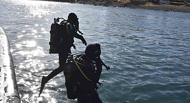 Kurbağa adamlar ve deniz polisi Van Gölü'nde kaçakçılara göz açtırmıyor