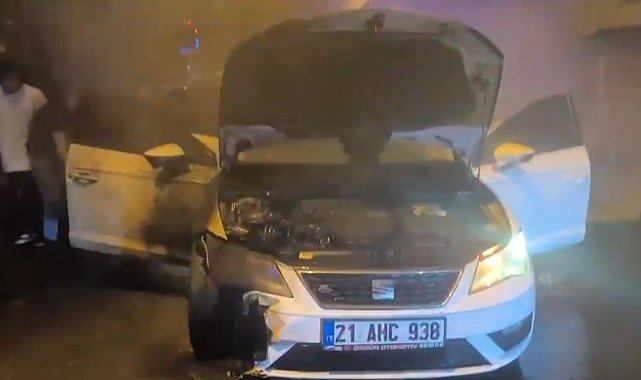 Kurtalan'da seyir halindeki araç alev aldı