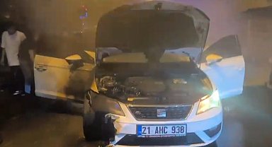 Kurtalan'da seyir halindeki araç alev aldı