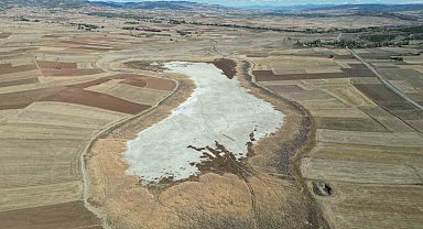 Kuşların dans ettiği Uylubağı göleti kuraklık nedeniyle çorak zemine dönüştü