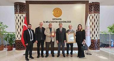 Kütahya İl Milli Eğitim Müdürlüğü'ne Kızılay'dan "Altın Kurumsal Kan Bağışçısı" ödülü