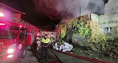 Kütahya'da 2 katlı binada çıkan yangın korkuttu