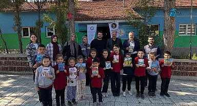 Kütahya'da anlamlı proje: 7 köy okuluna bin 700 kitaplık destek
